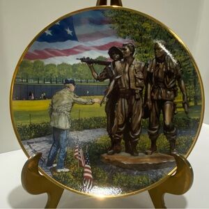 Franklin Mint "Touching the Memory" Vietnam Veterans Memorial Plate Troutman
